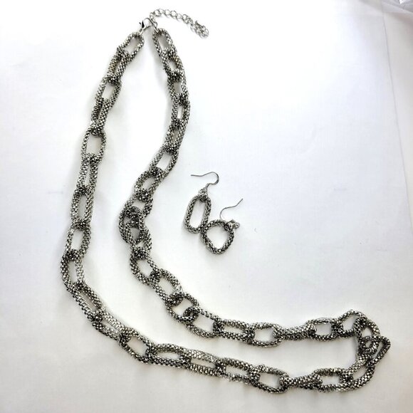 Oval Chain Link Necklace with Earrings Set, Silvertone Casual Summer Necklace - Picture 4 of 7